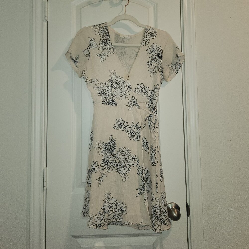 Lush Brand Floral Wrap Dress Sz XS Cream colored